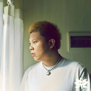 跪床上去自己把屁股扒开视频
