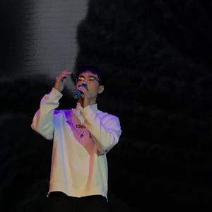 跪床上去自己把屁股扒开视频
