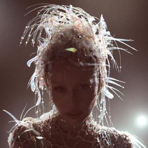 跪床上去自己把屁股扒开视频
